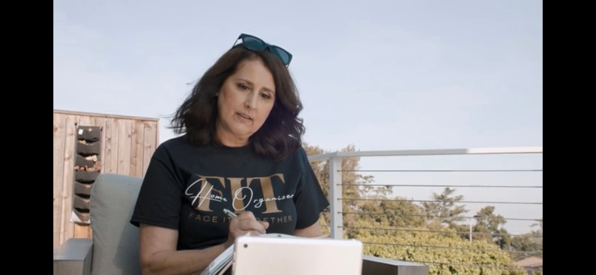 Professional organizer at work